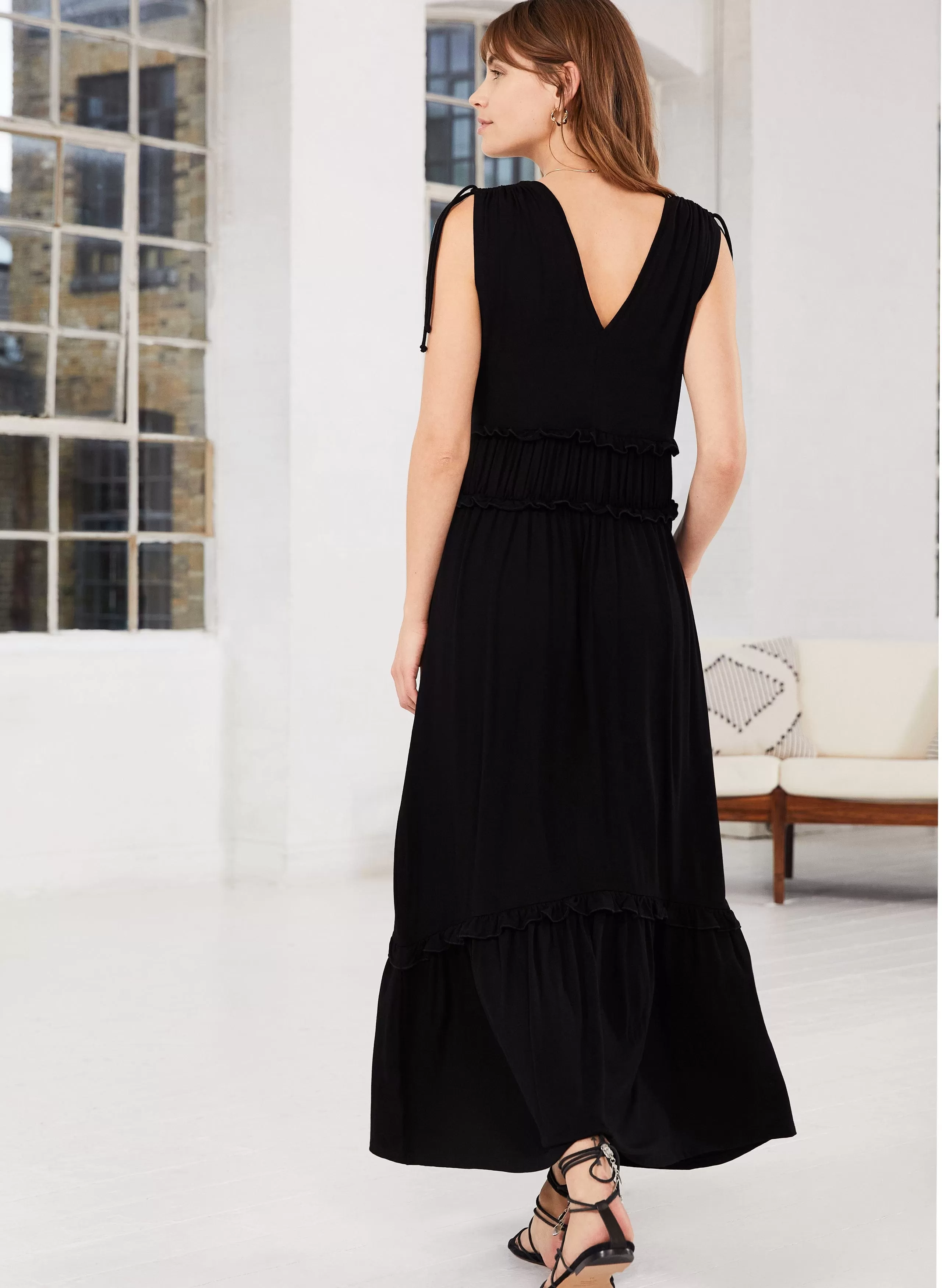 Lindsay V-Neck LENZING ECOVERO Jersey Dress | Caviar Black